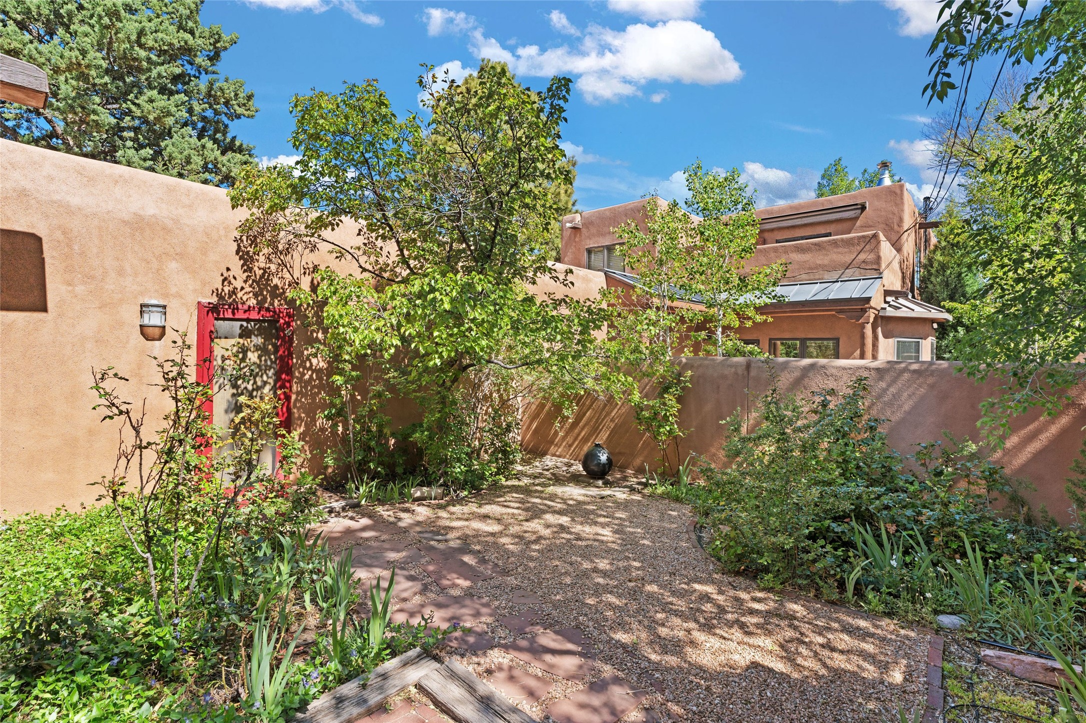409 E Coronado 2