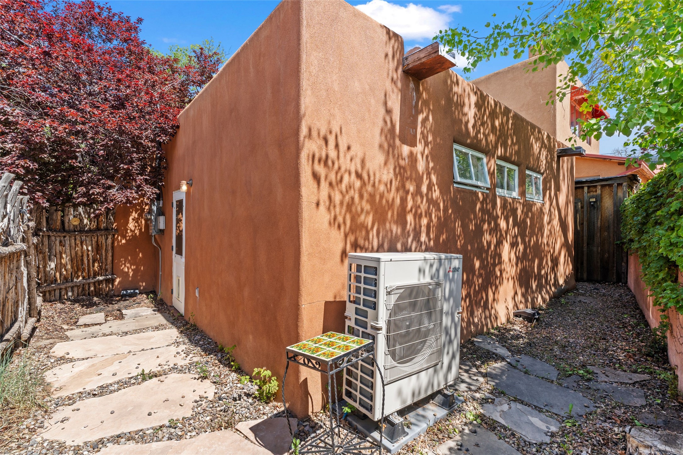 556 1/2 Garcia Street