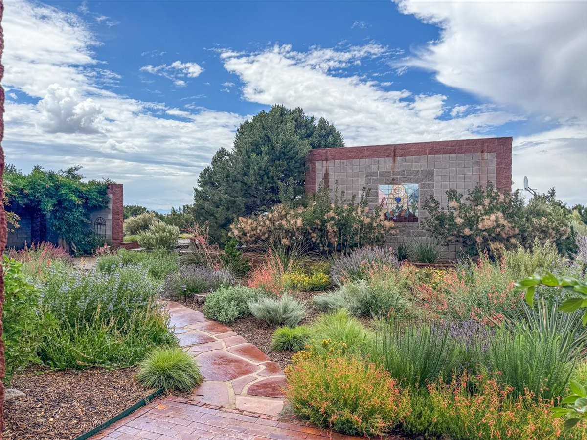 32 Hondo Ridge Road