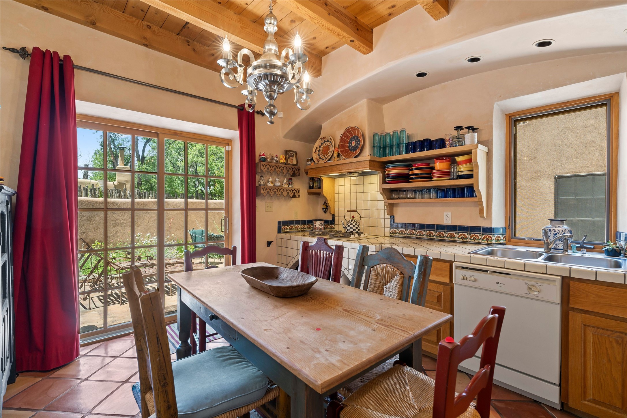 925 Acequia Madre