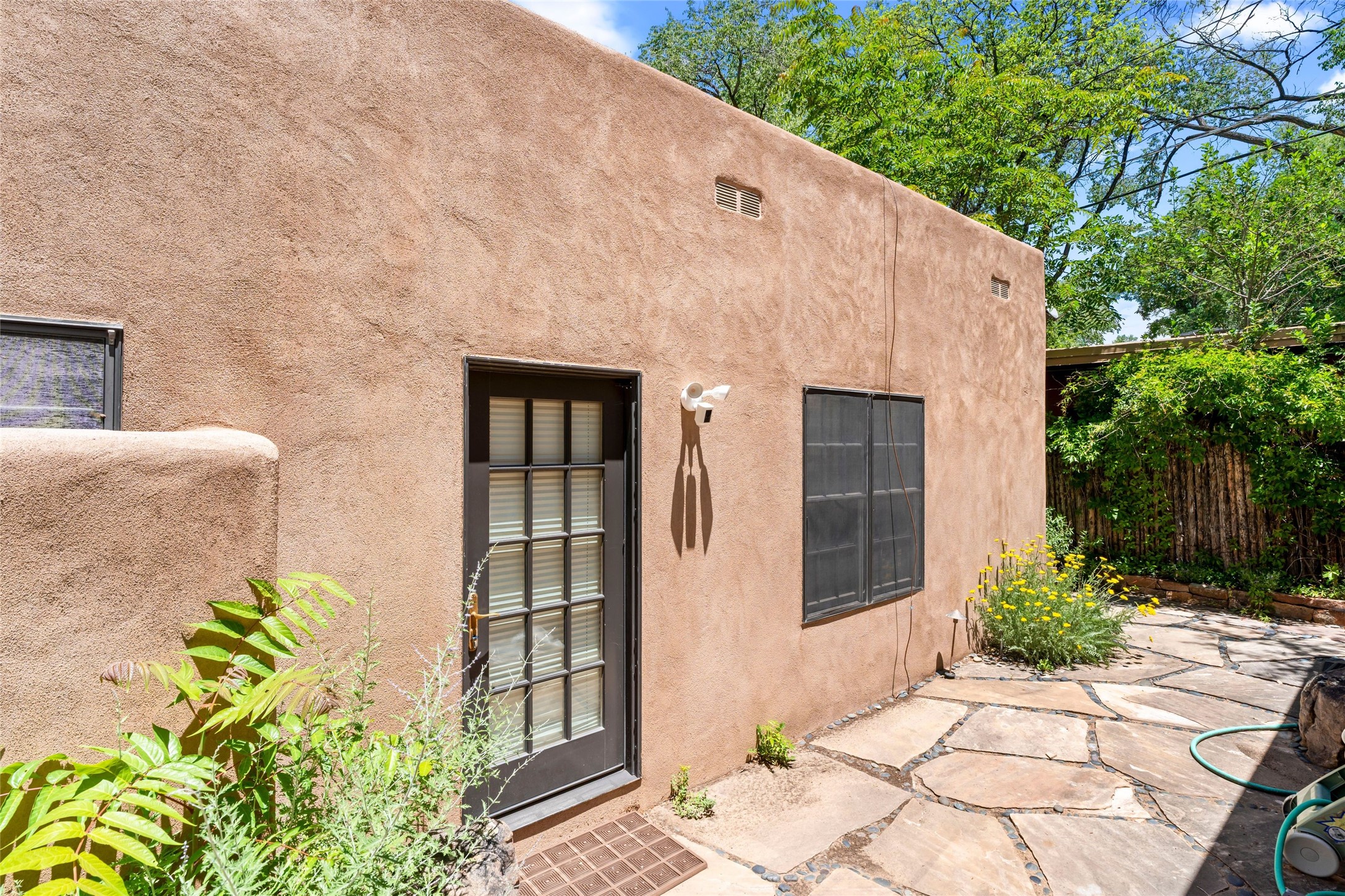 925 Acequia Madre