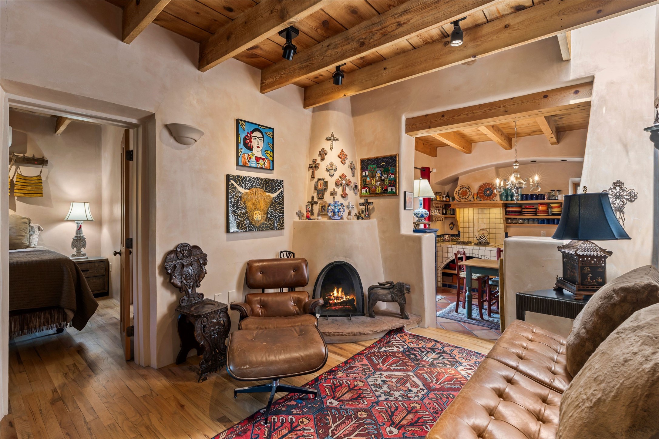925 Acequia Madre