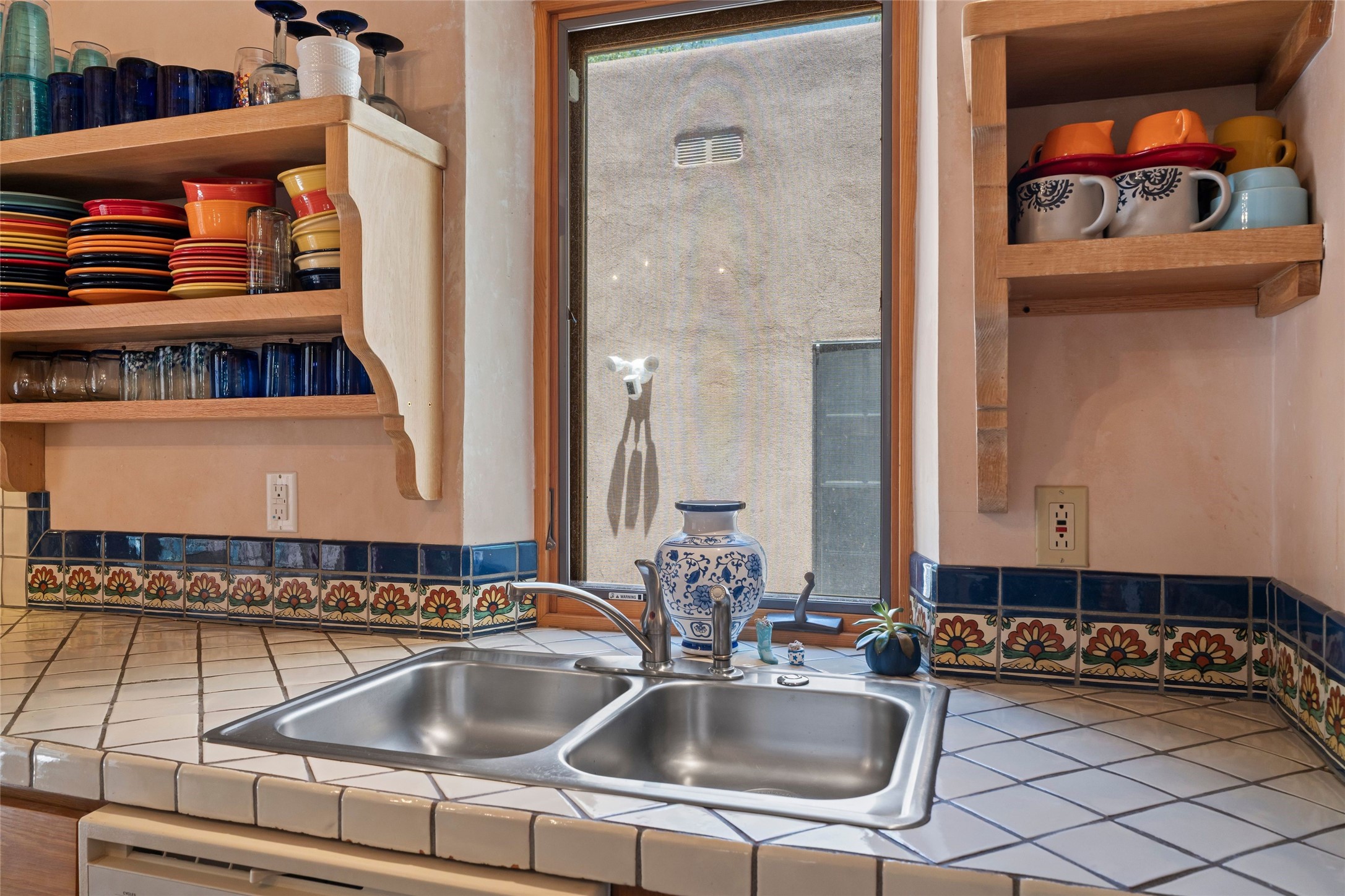 925 Acequia Madre