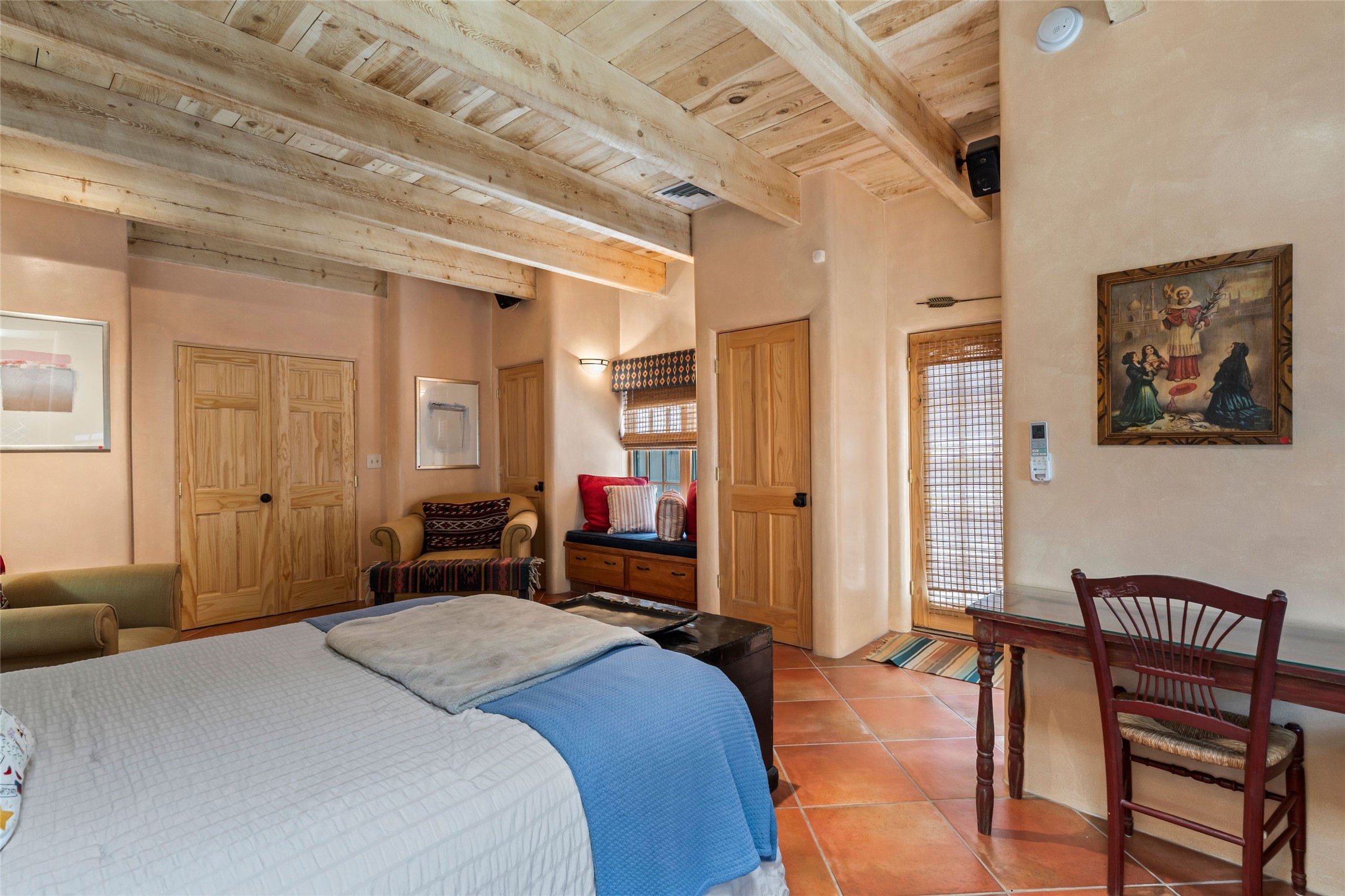 925 Acequia Madre