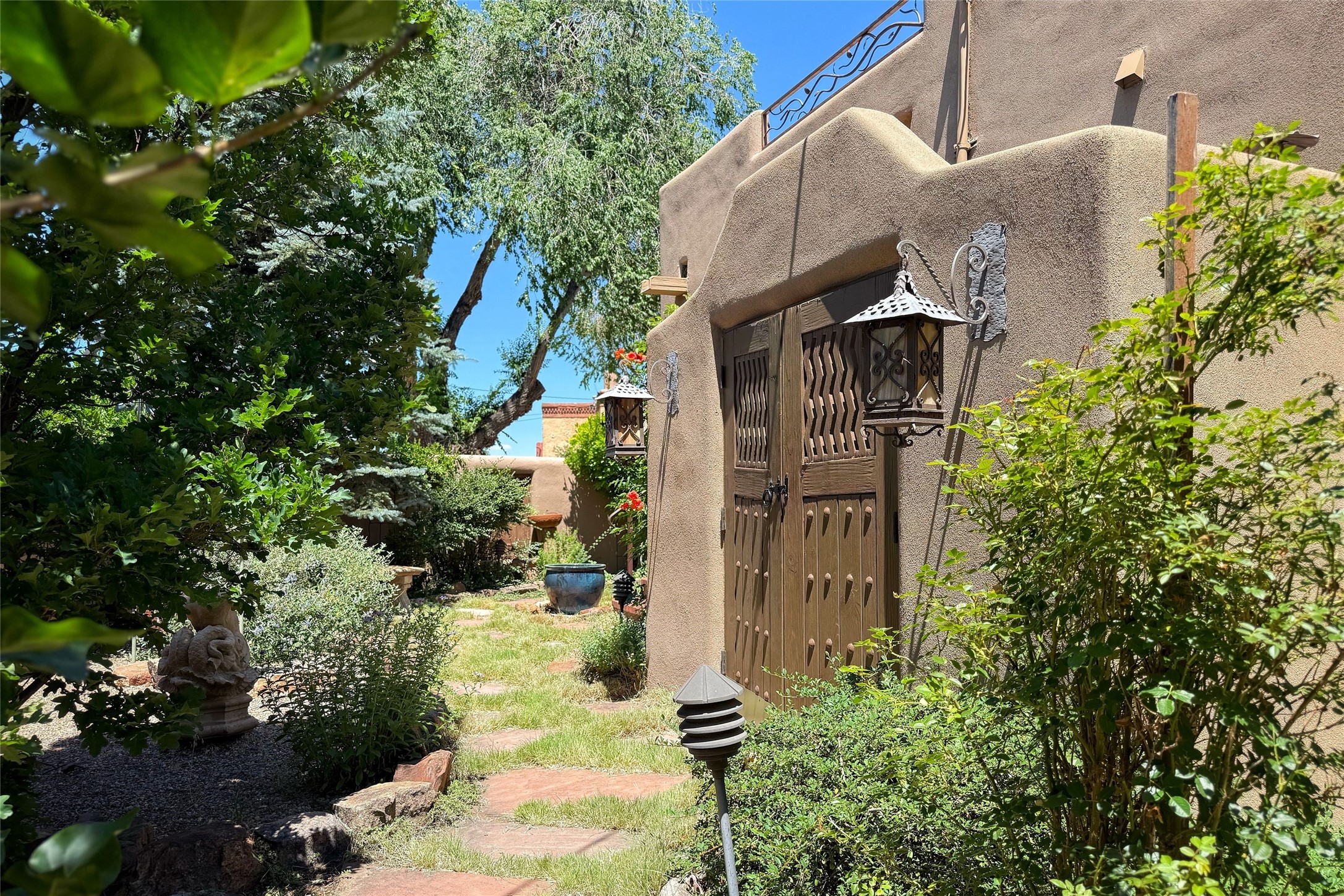 517 Paseo De Peralta