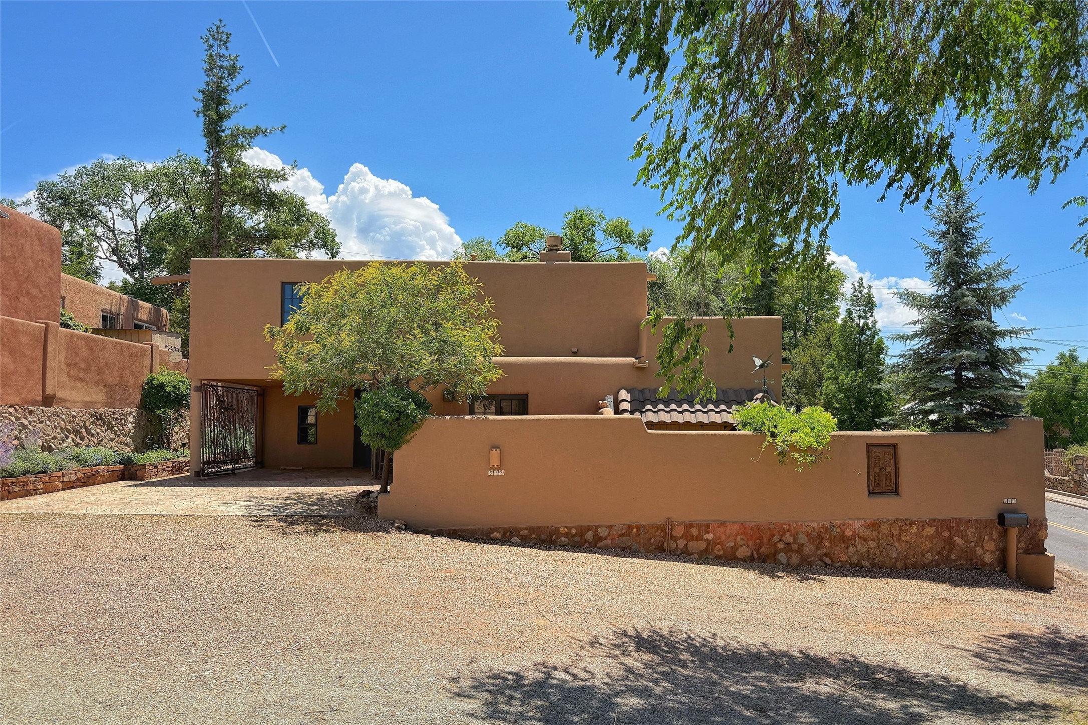 517 Paseo De Peralta