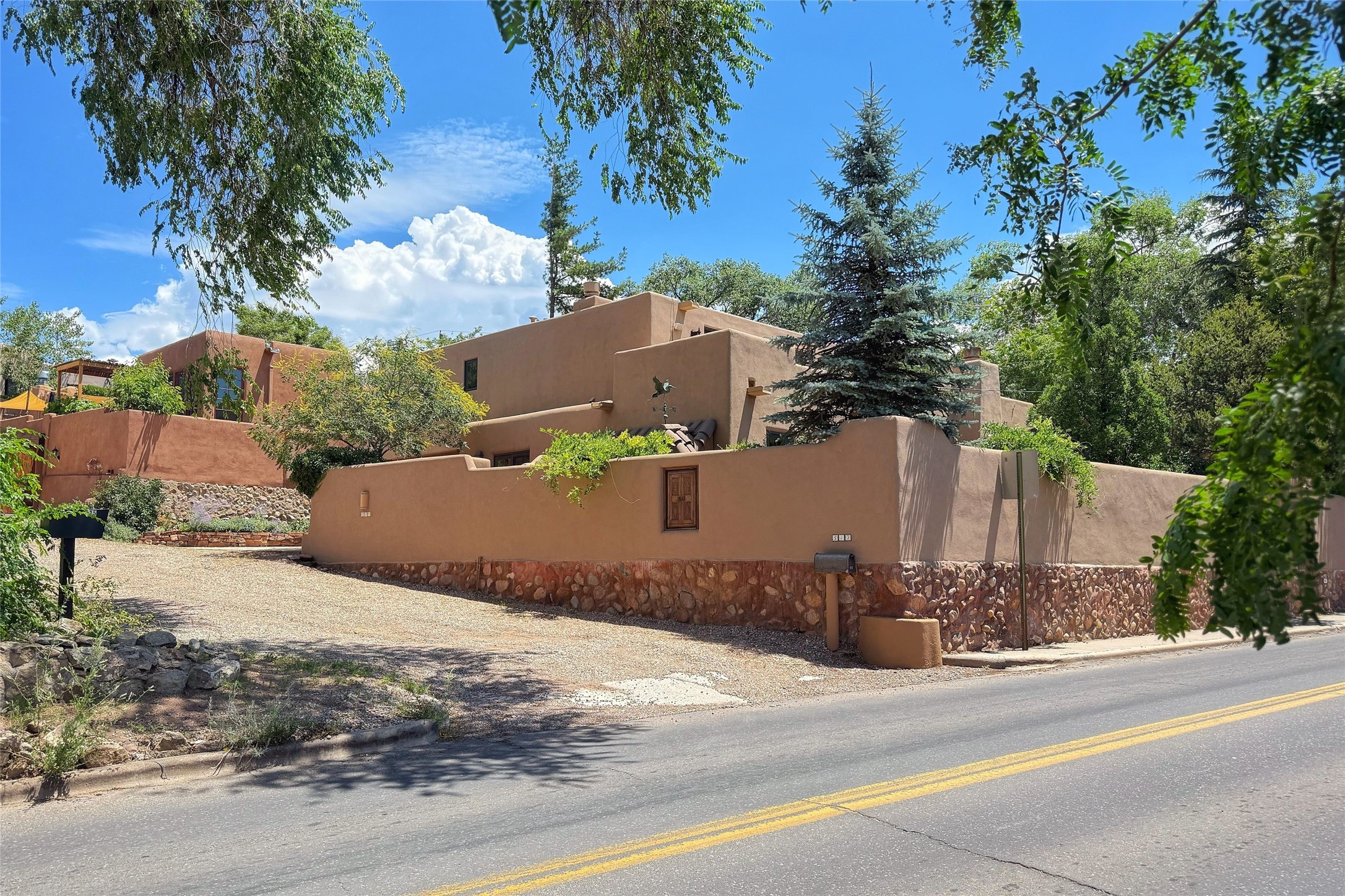 517 Paseo De Peralta