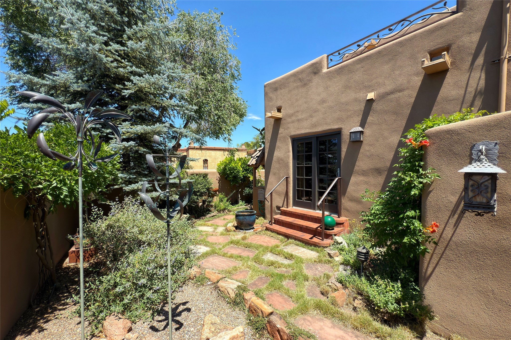 517 Paseo De Peralta