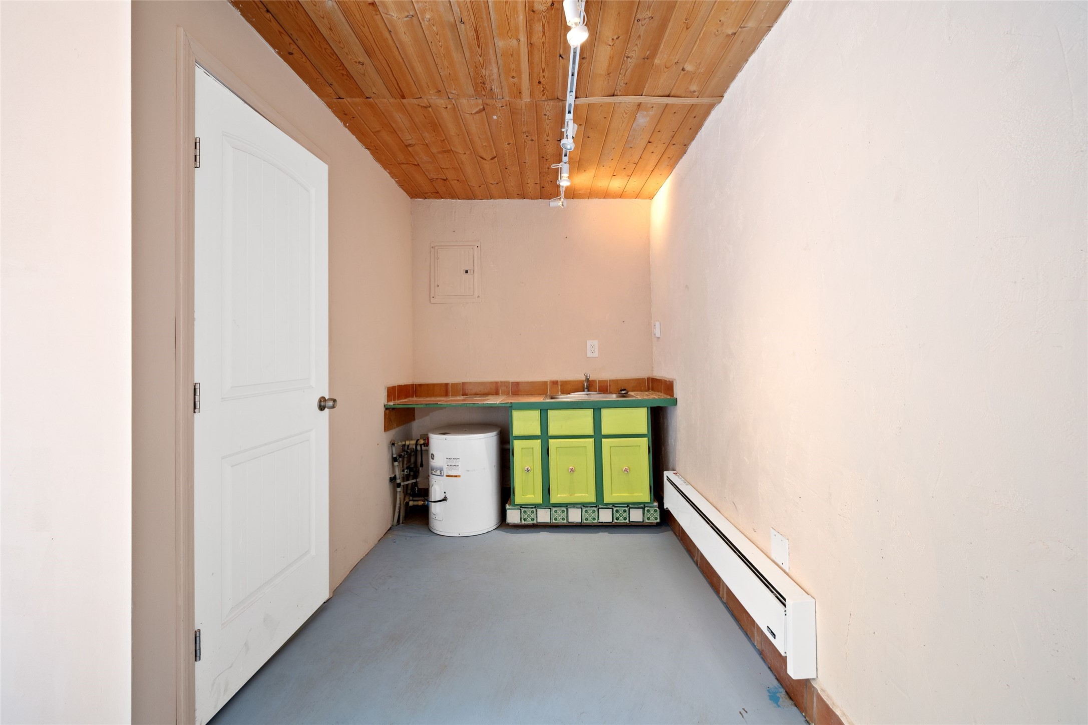 323 Cordova