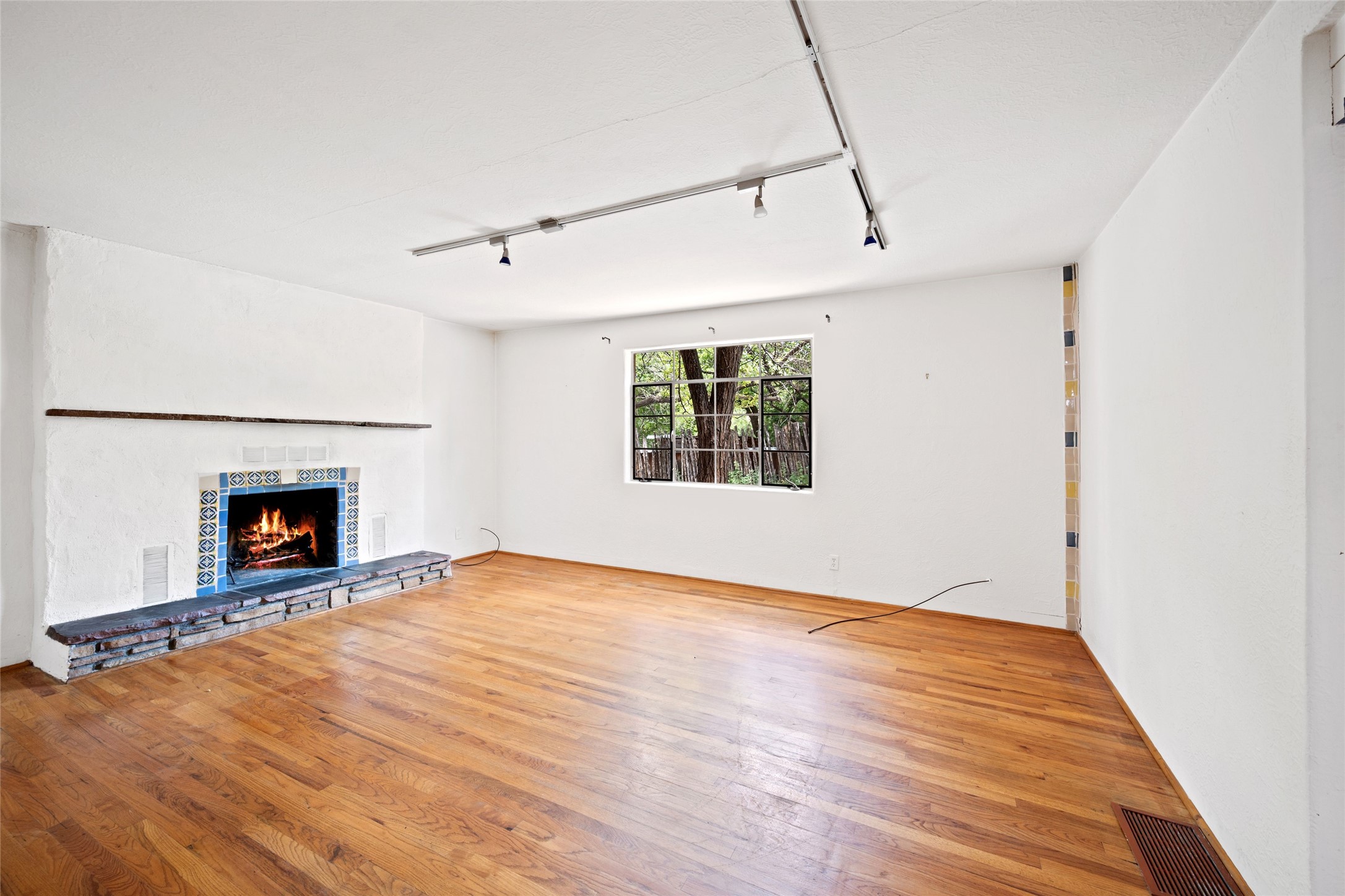 323 Cordova