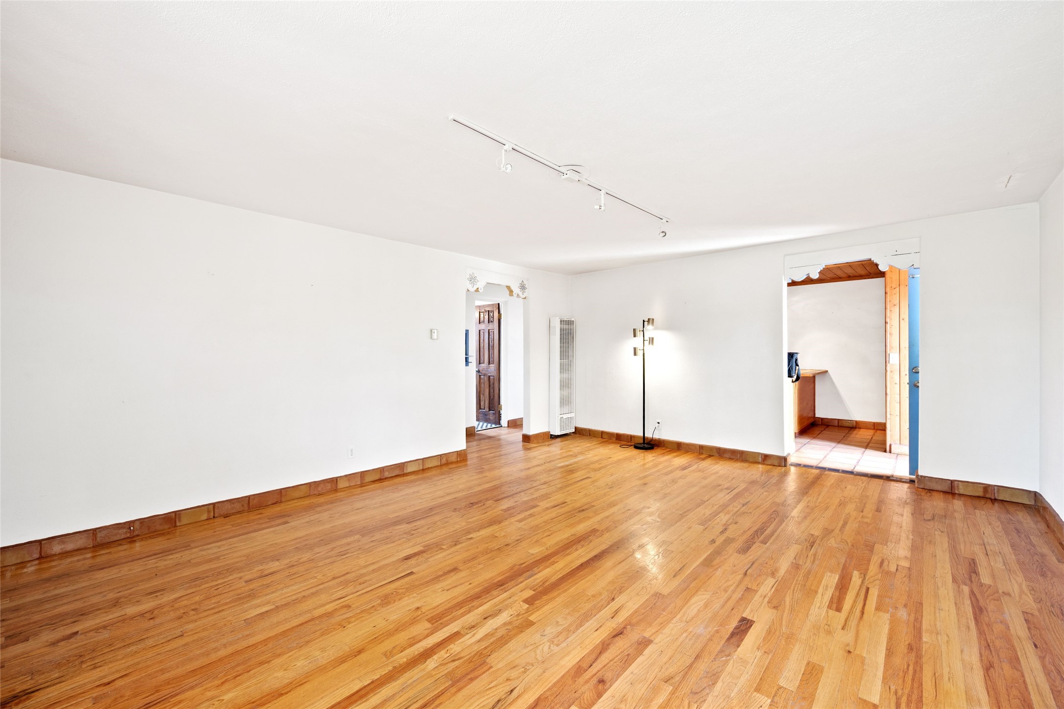 323 Cordova