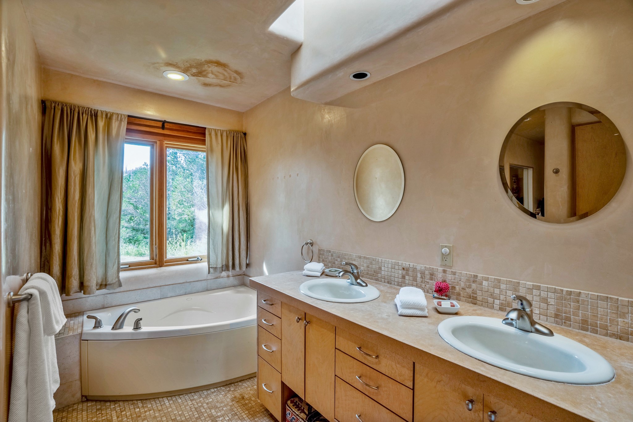 1564 Cerro Gordo Road