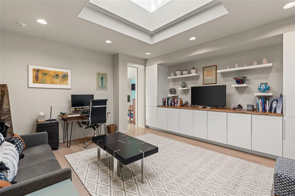 915 Old Santa Fe Trail
