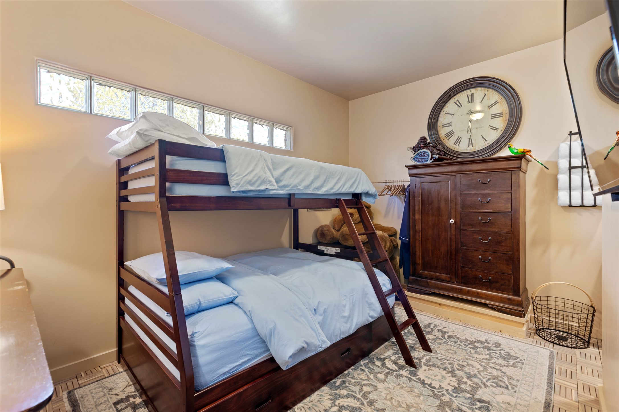 1327 Old Pecos Trail