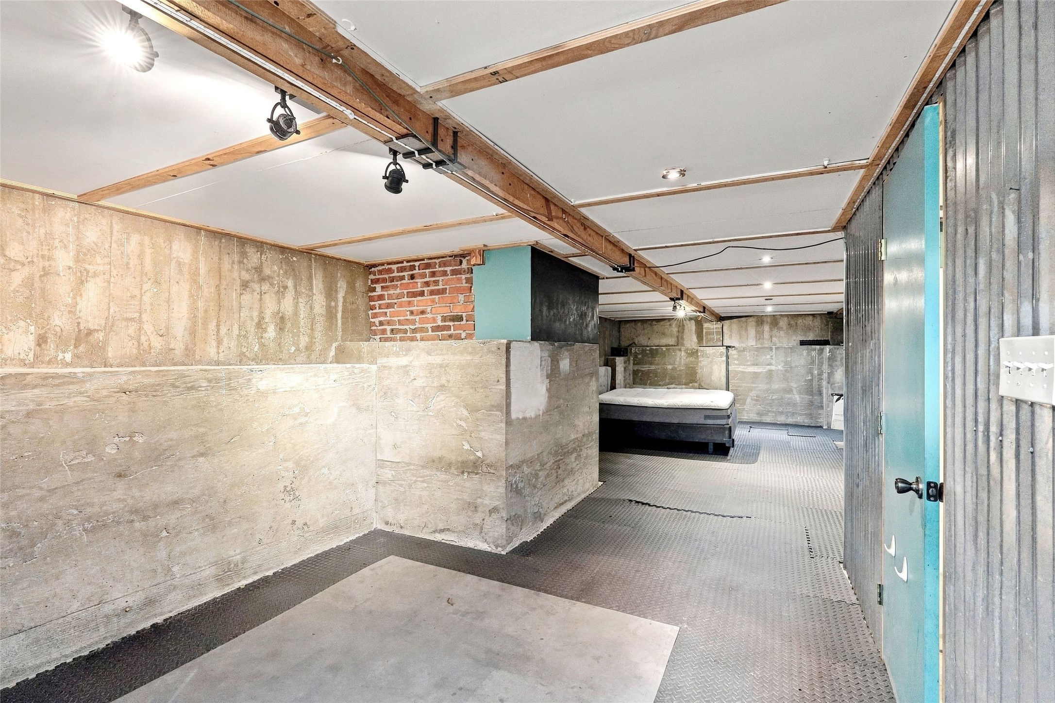 105 E Alicante Road
