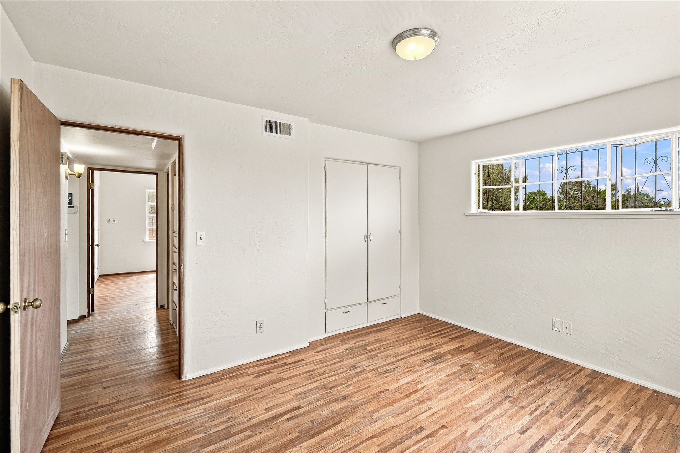 105 E Alicante Road