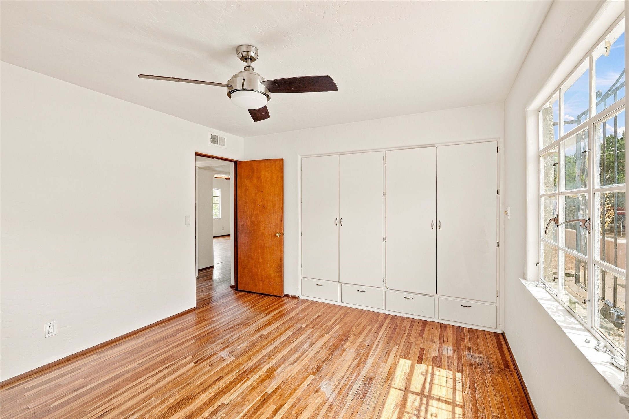 105 E Alicante Road