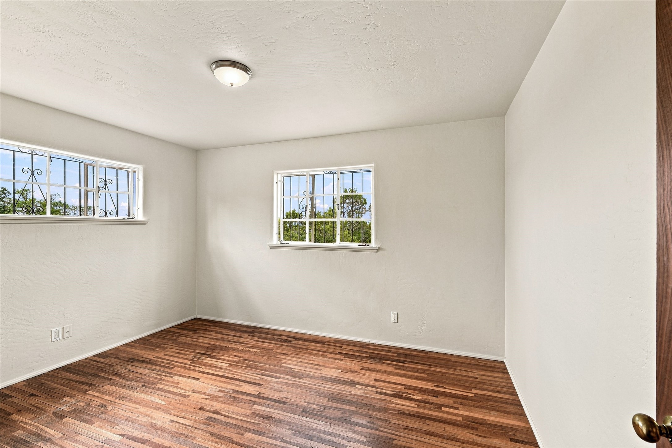 105 E Alicante Road