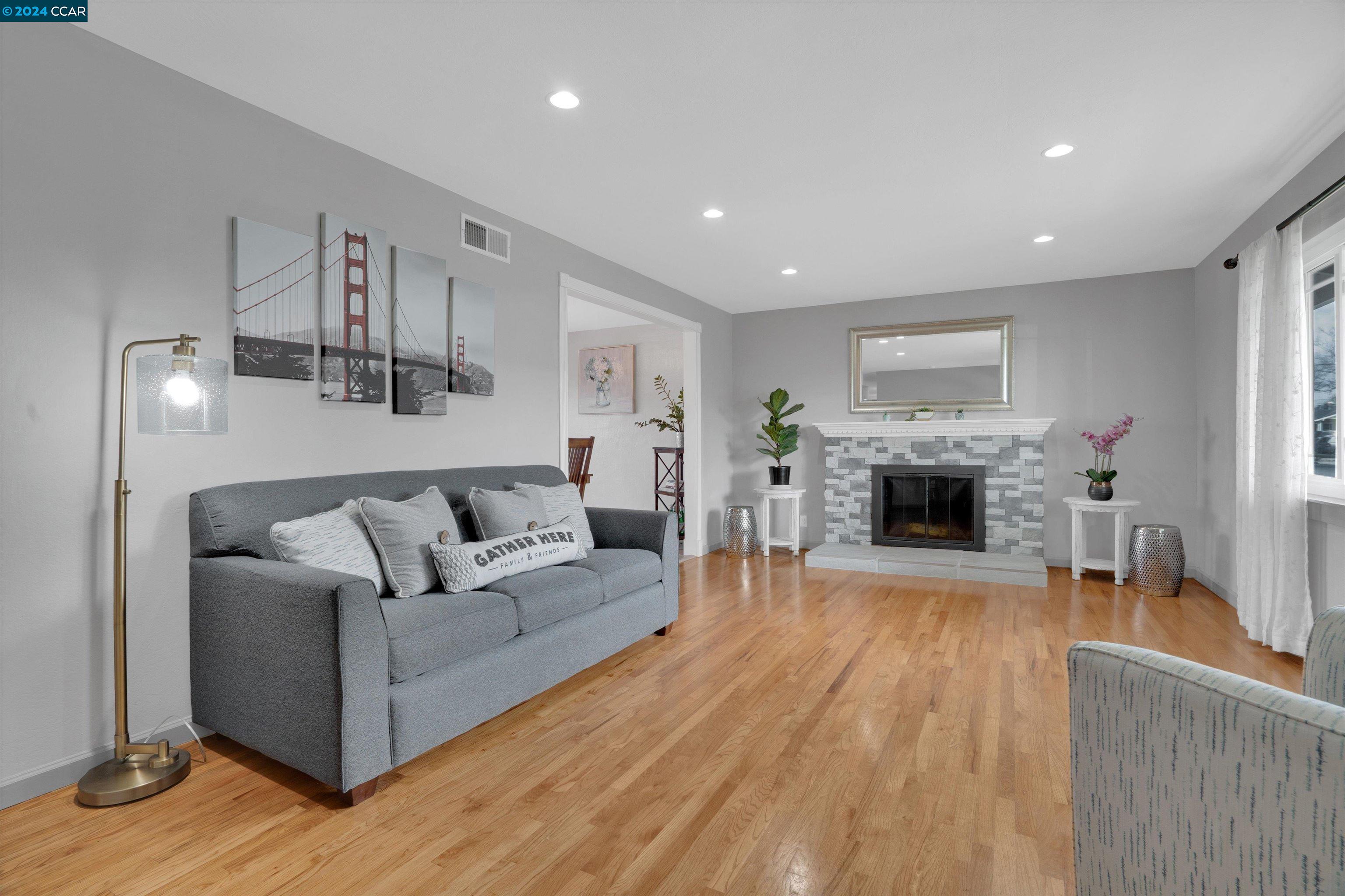 25221 Lindenwood Way