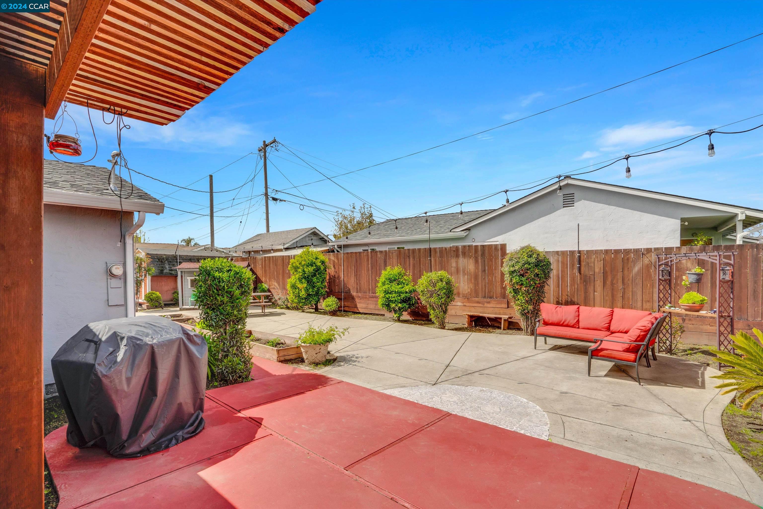 25221 Lindenwood Way