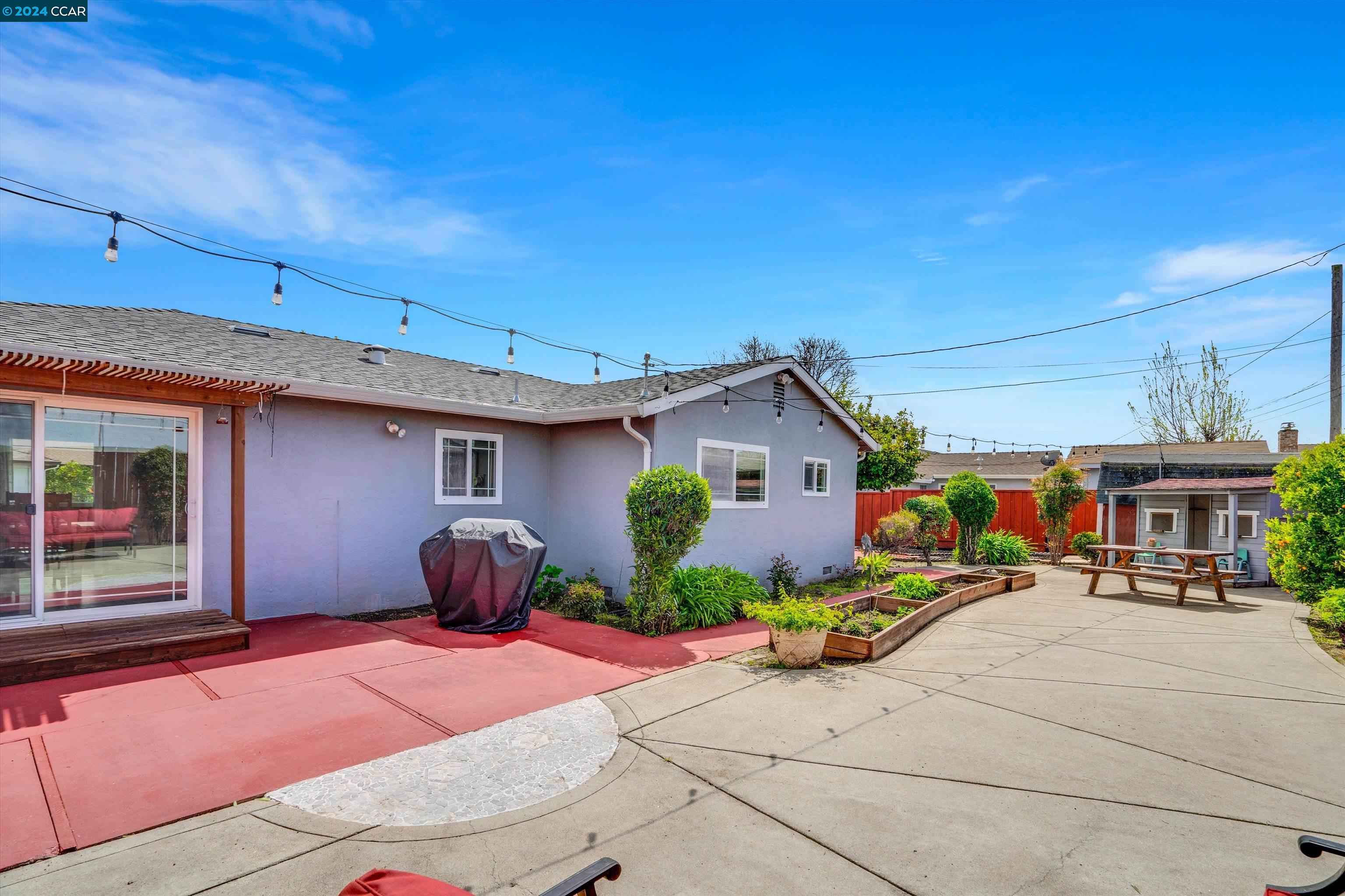 25221 Lindenwood Way