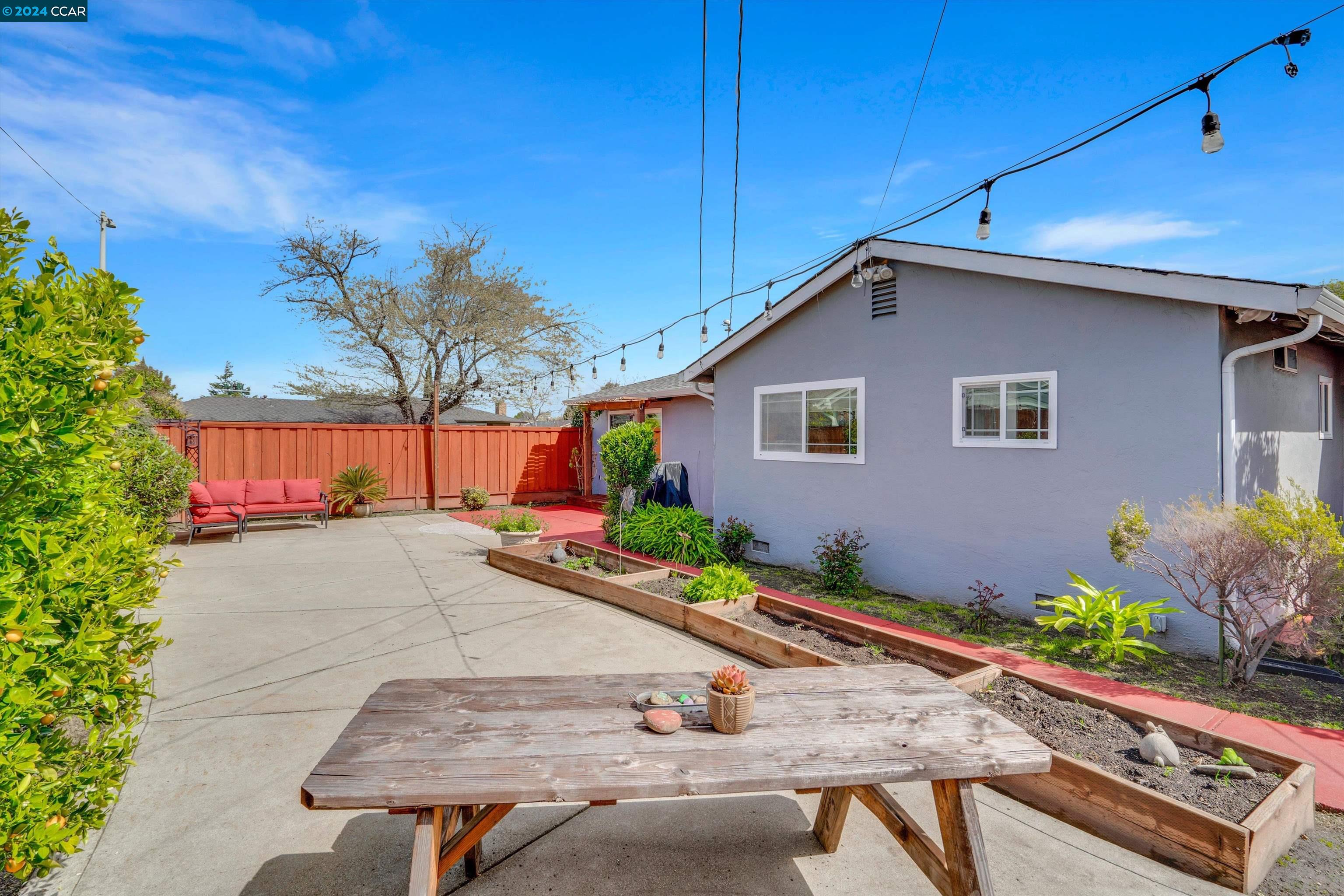 25221 Lindenwood Way