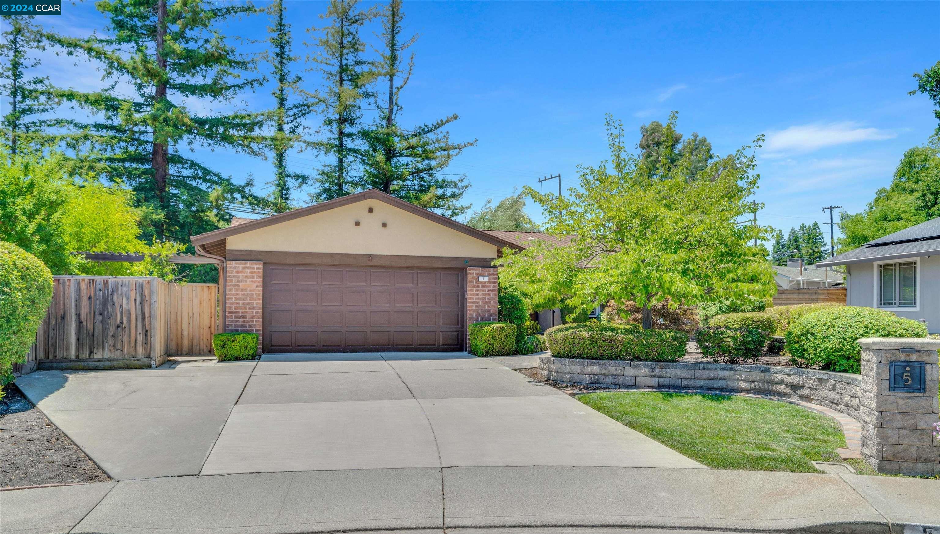 5 Sheryl Ct