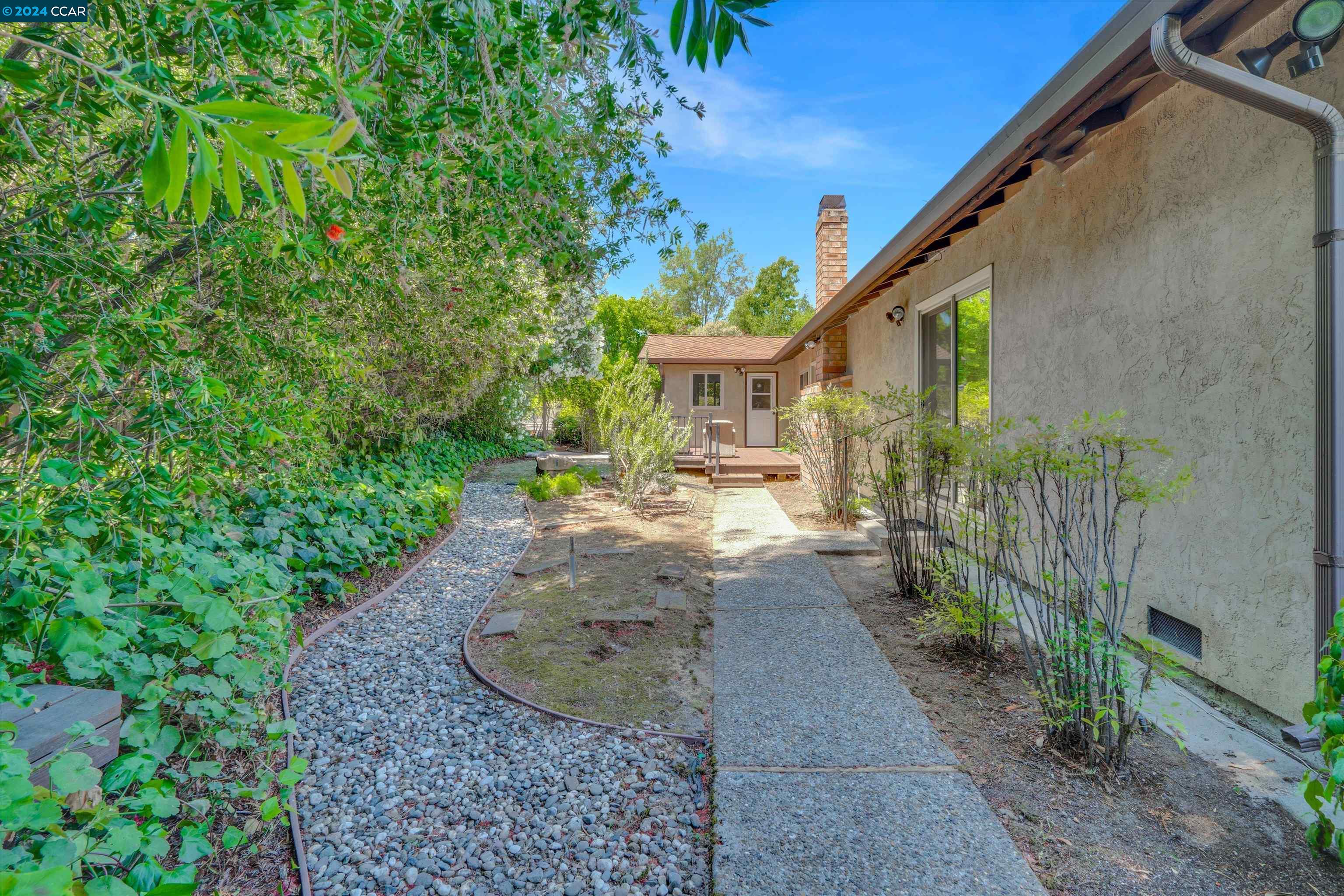 5 Sheryl Ct