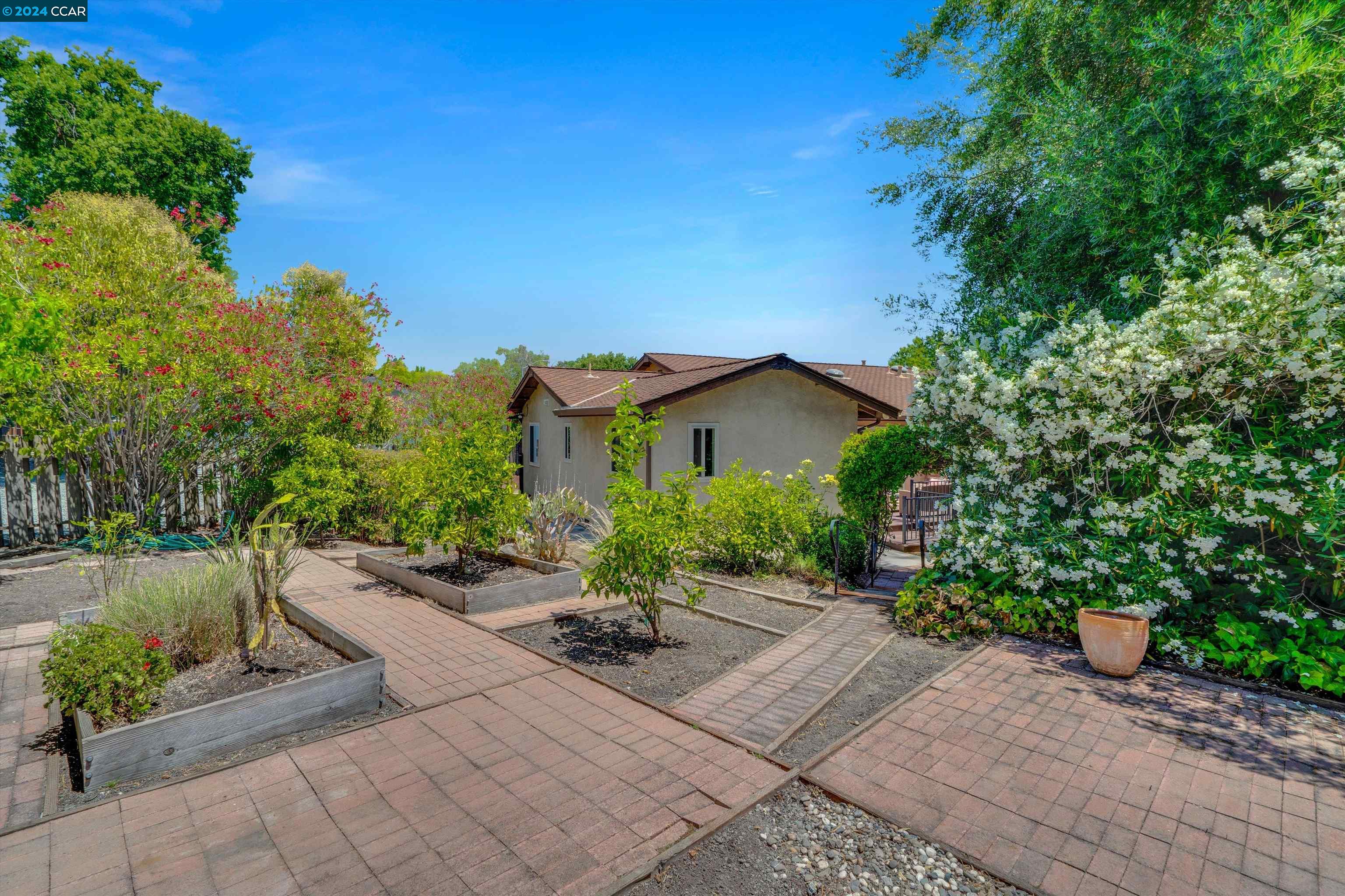 5 Sheryl Ct