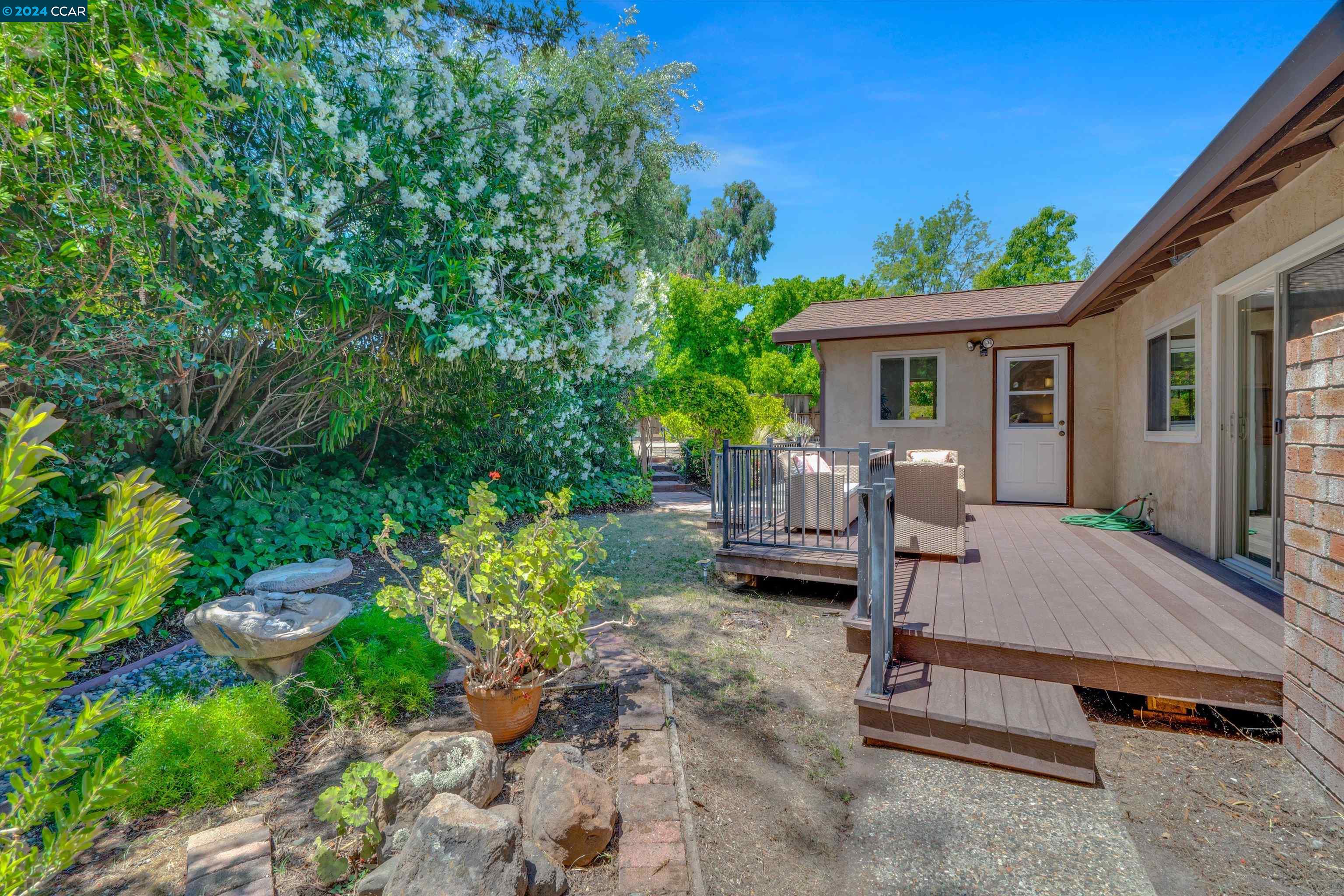 5 Sheryl Ct