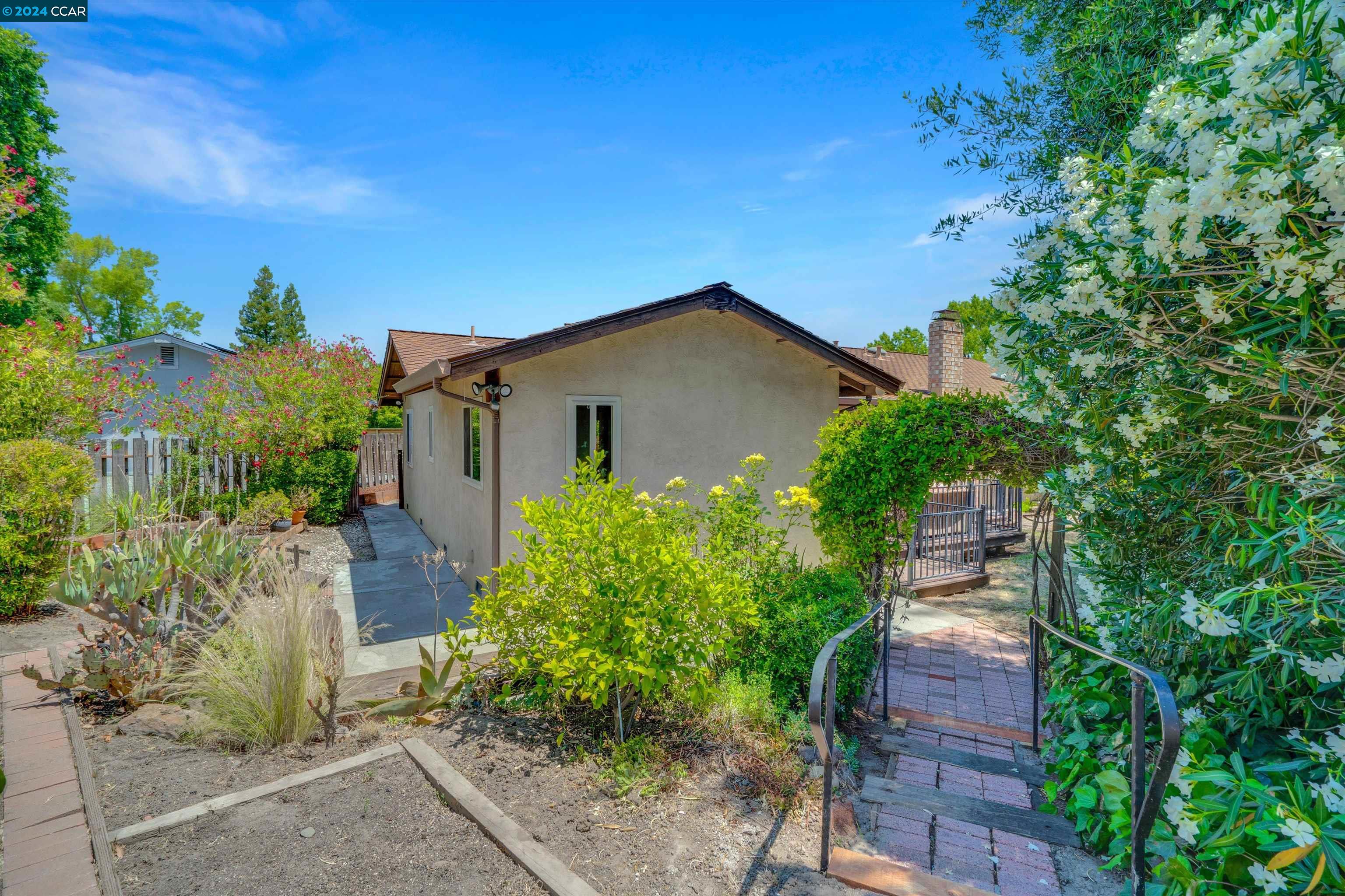 5 Sheryl Ct