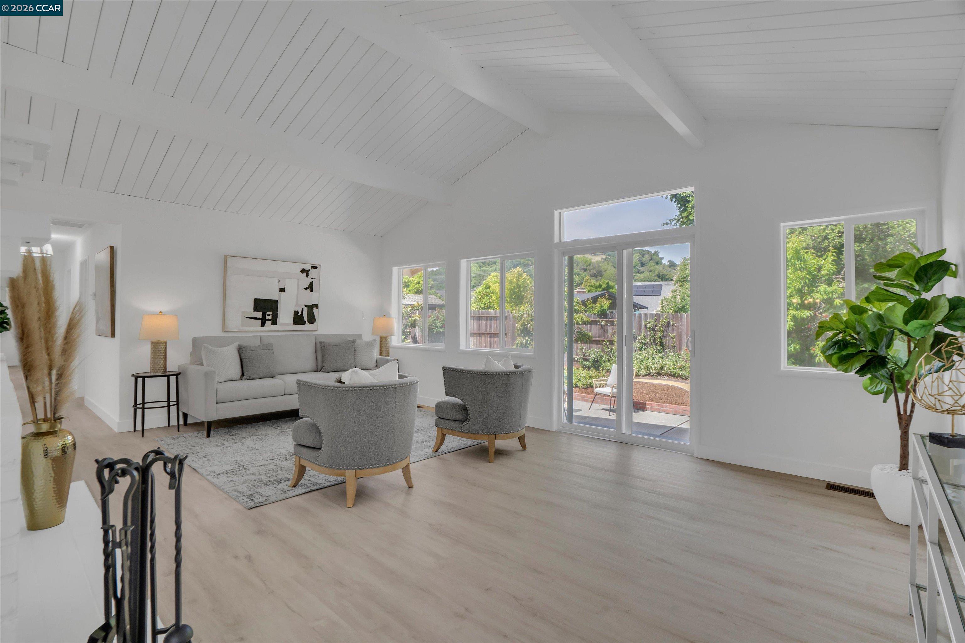 2319 Collins Ave