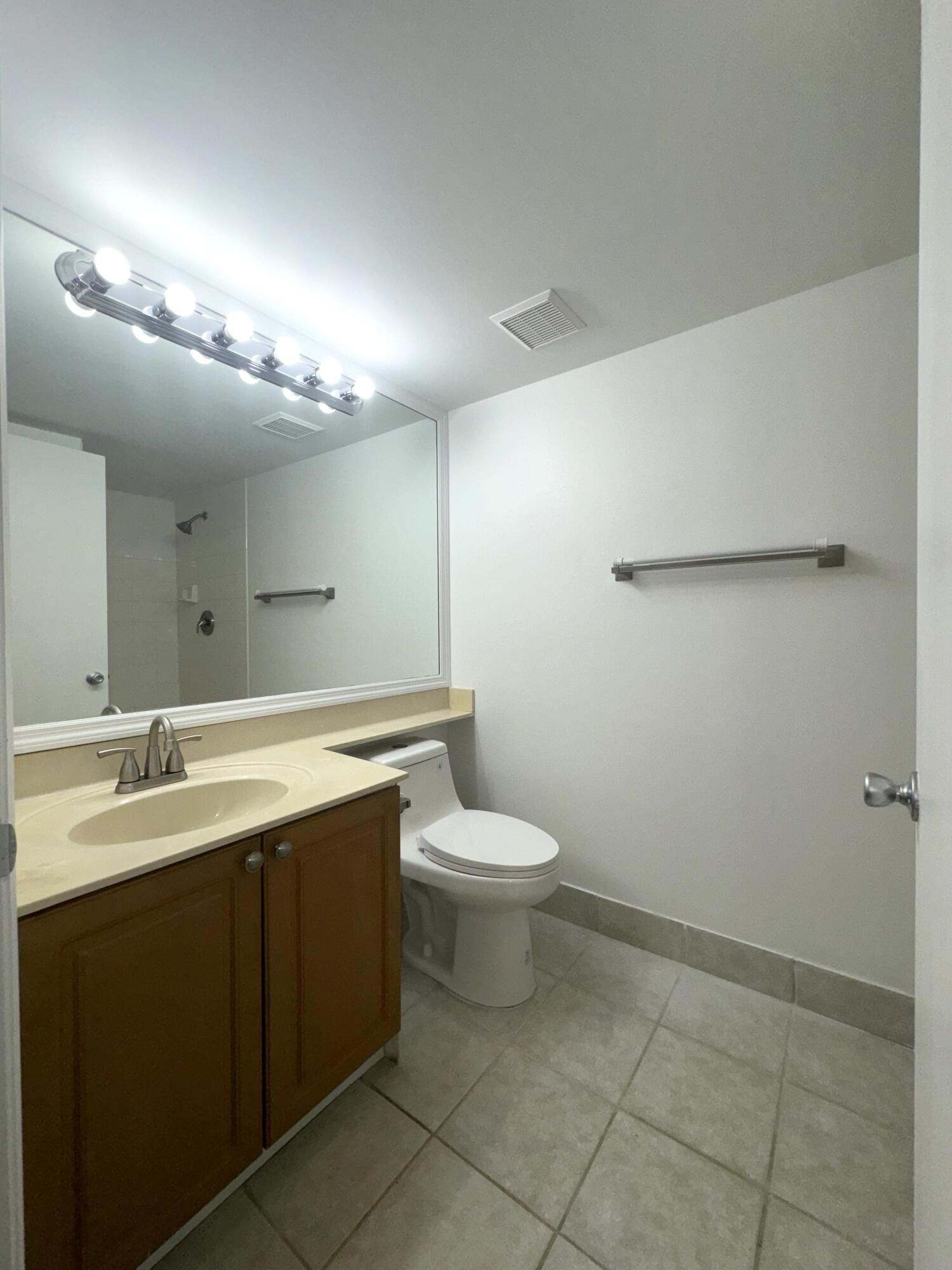 1300 Crestwood Drive 1309