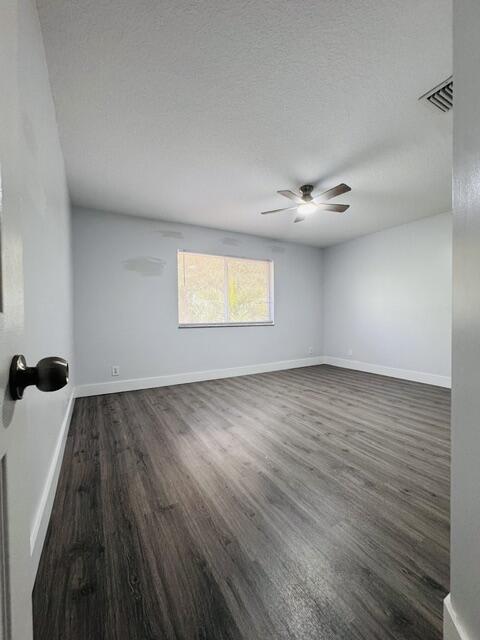 1604 Lakeview Drive W