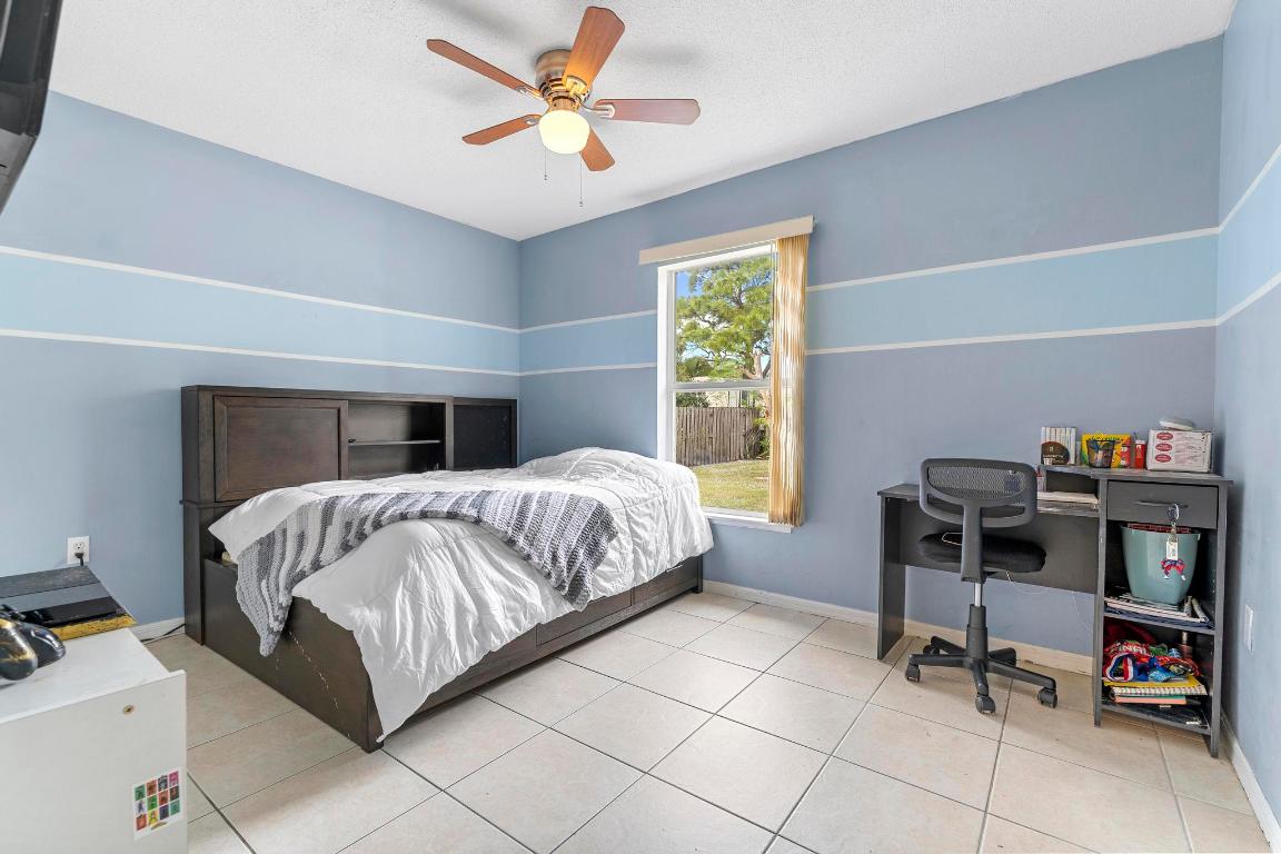 142 SW Tulip Boulevard