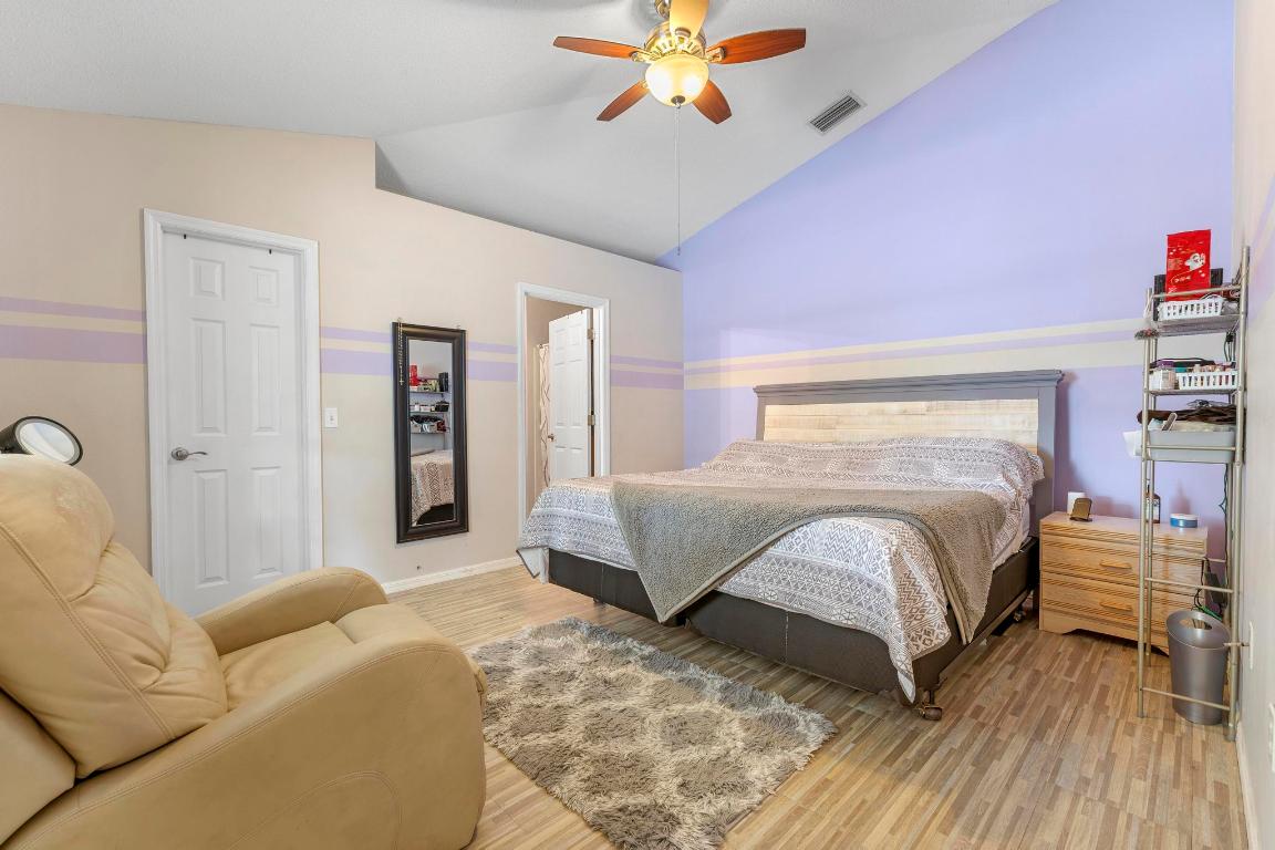 142 SW Tulip Boulevard