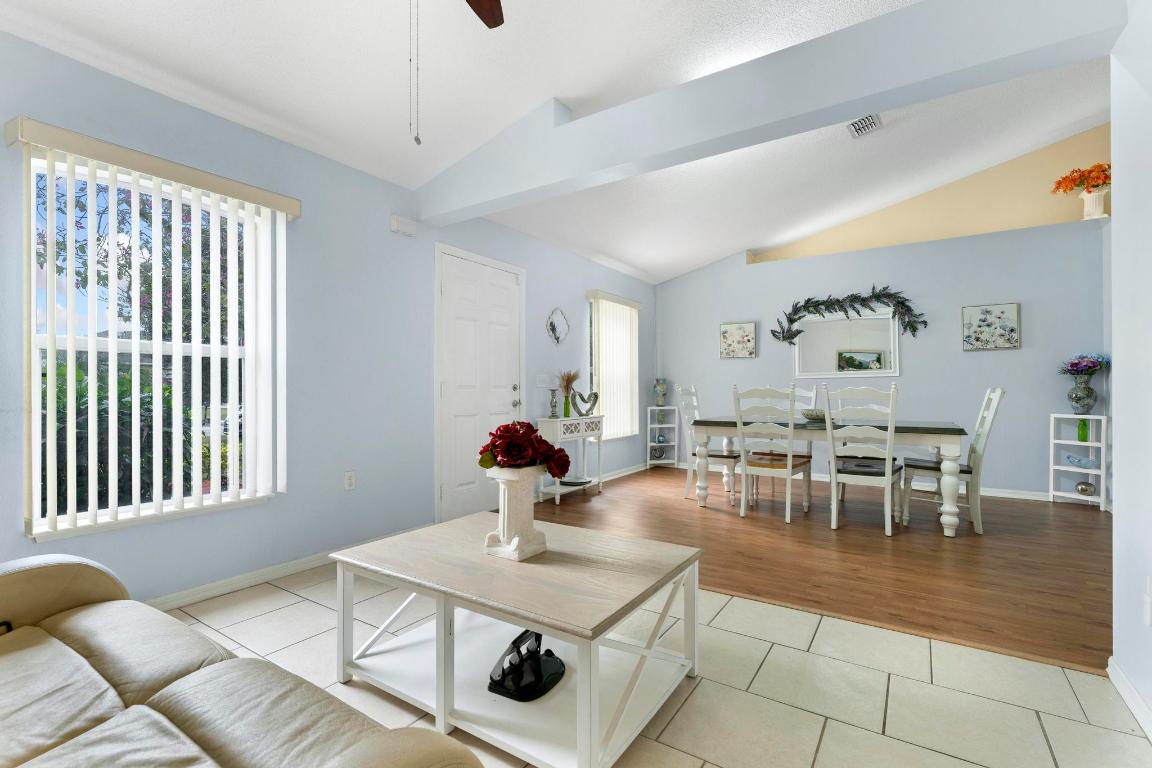 142 SW Tulip Boulevard