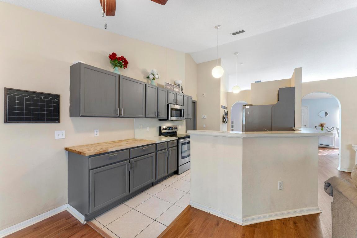 142 SW Tulip Boulevard