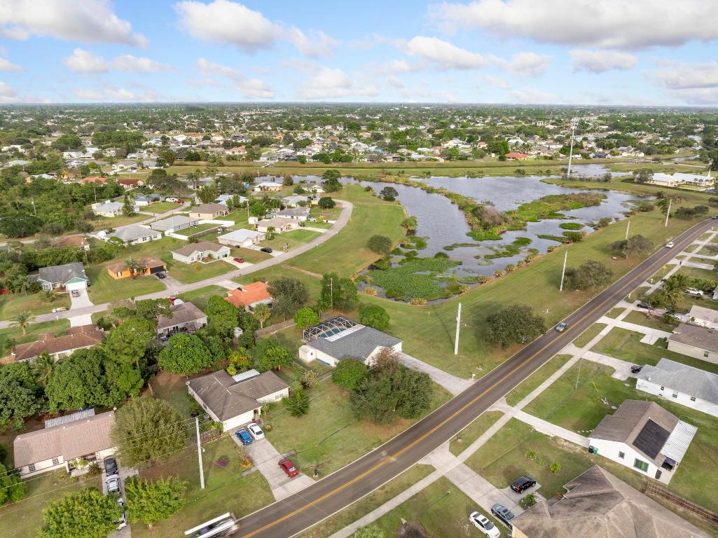 142 SW Tulip Boulevard