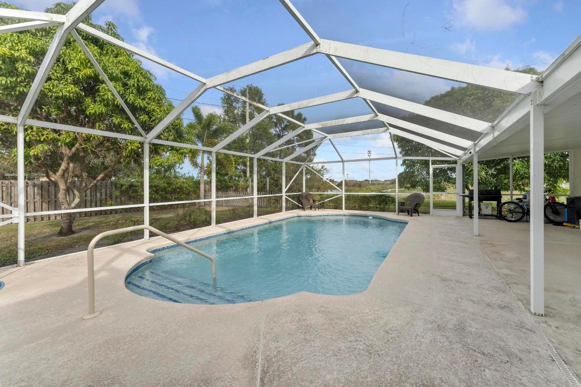 142 SW Tulip Boulevard