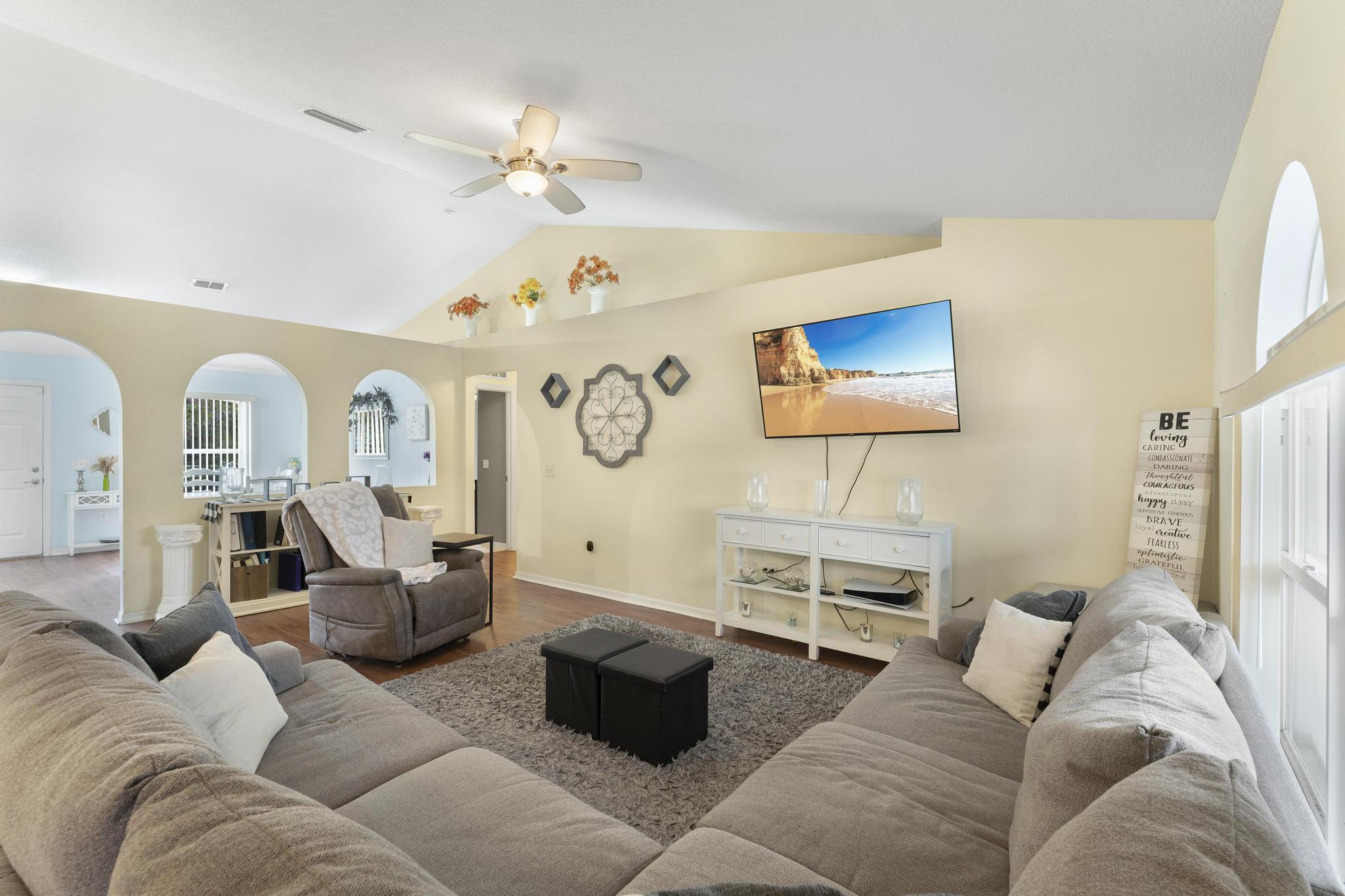 142 SW Tulip Boulevard