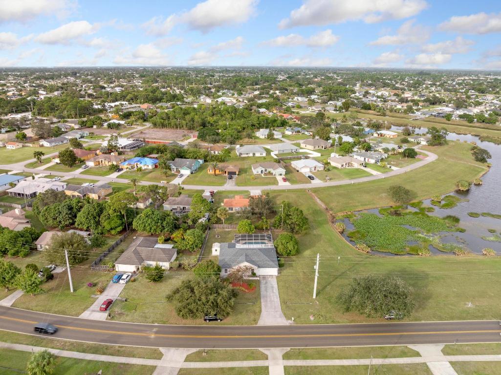 142 SW Tulip Boulevard