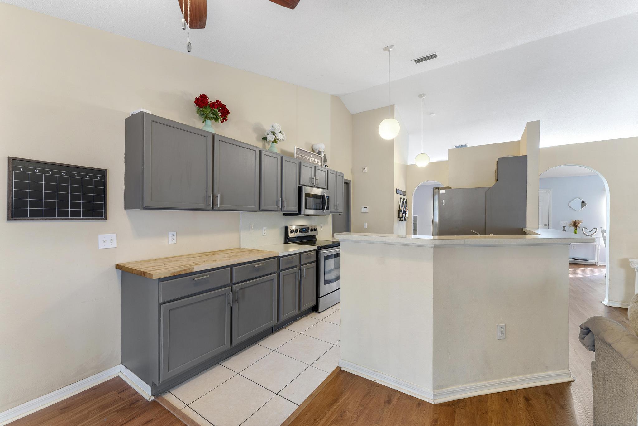 142 SW Tulip Boulevard