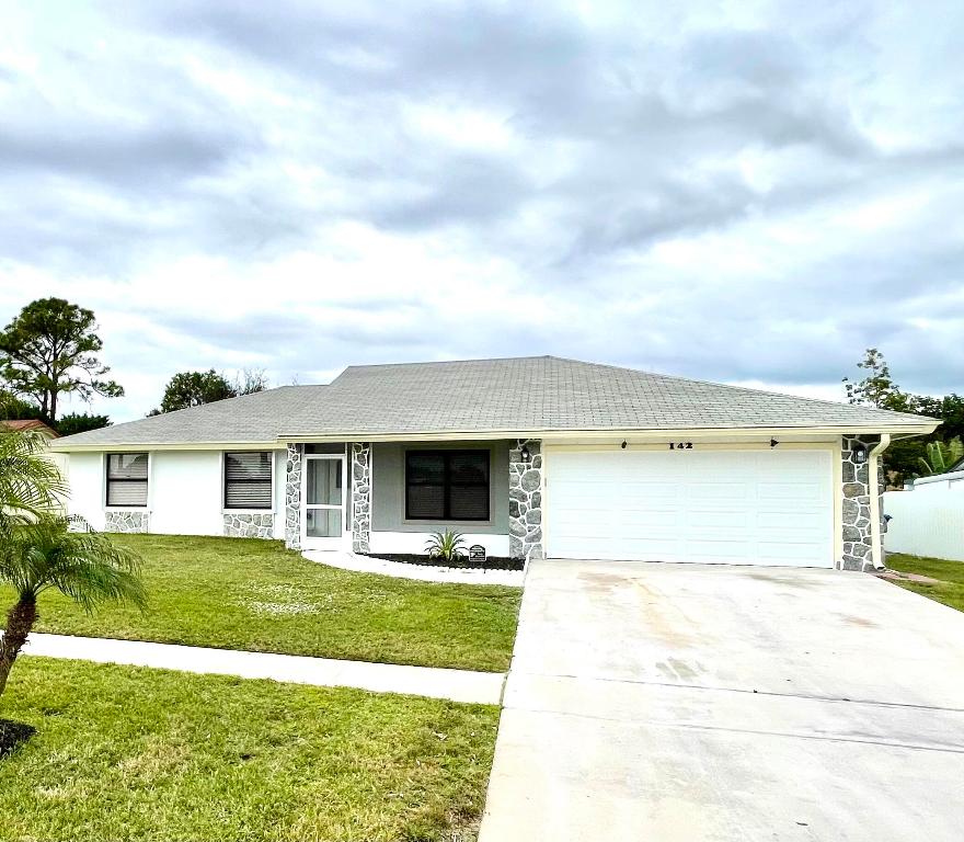 142 La Mancha Avenue