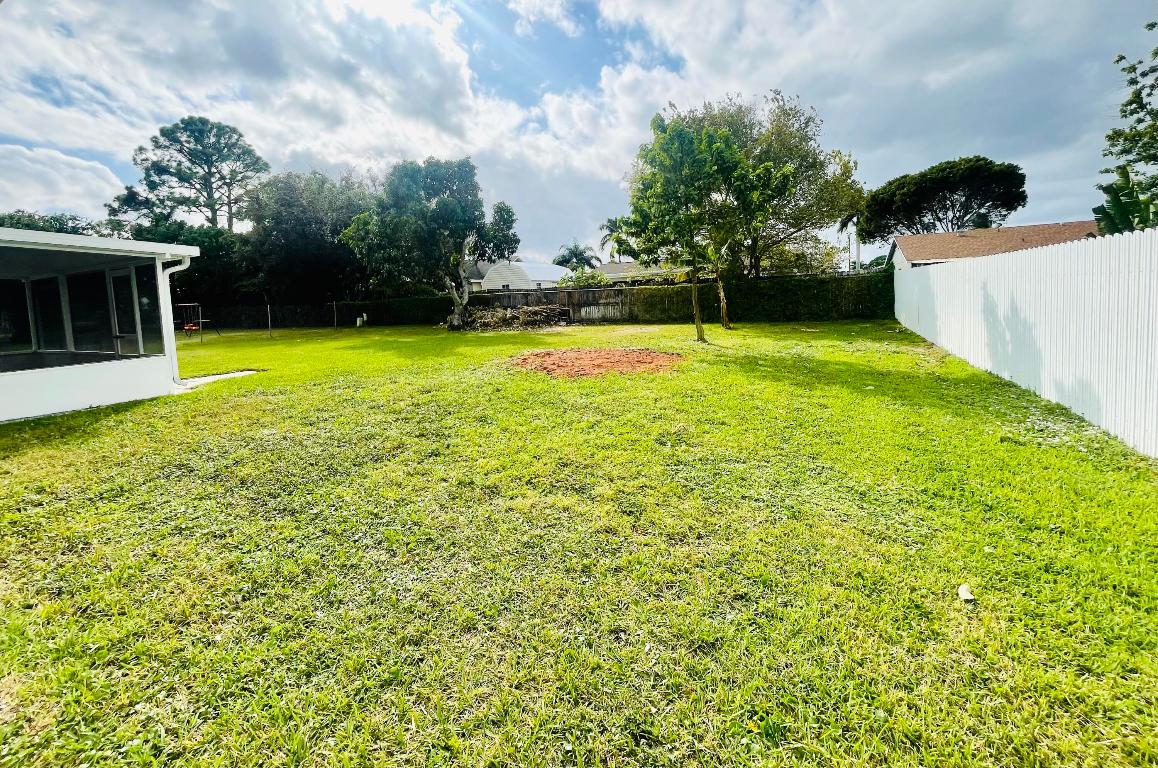 142 La Mancha Avenue