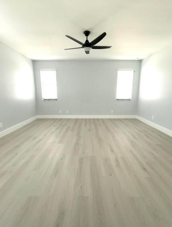 142 La Mancha Avenue