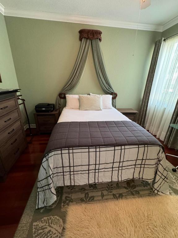 9158 Bay Point Circle