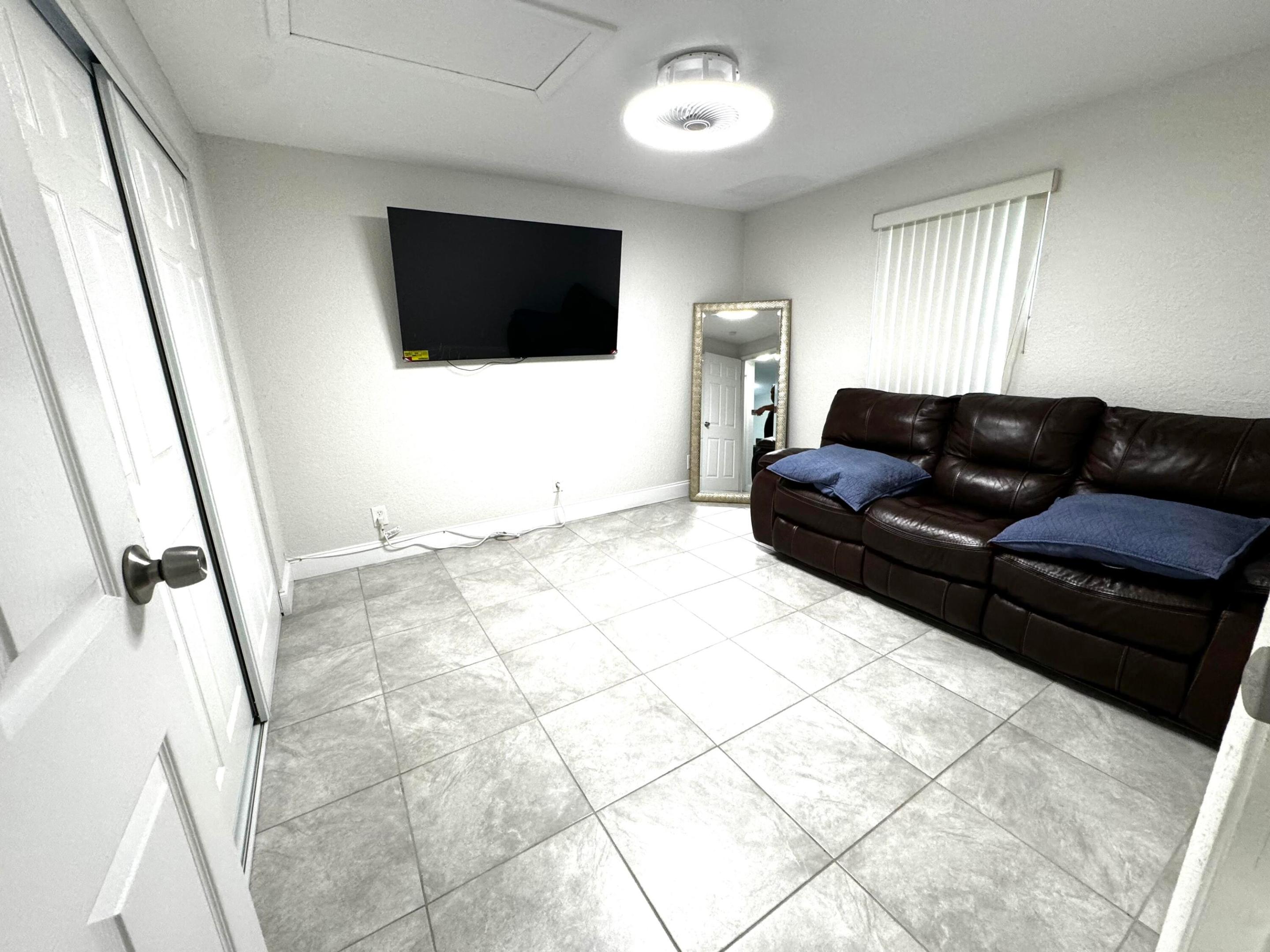 116 Park Road N