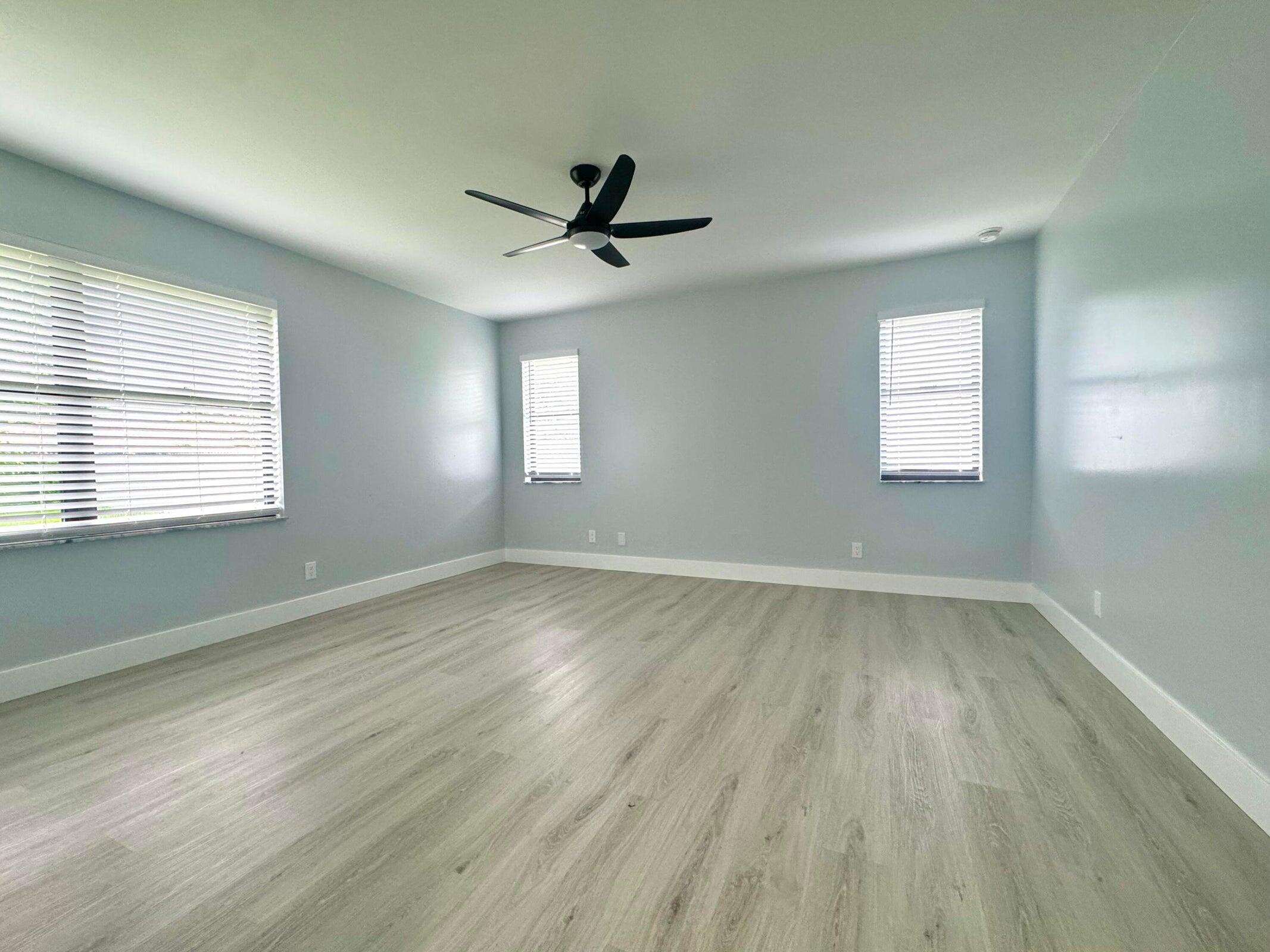 142 La Mancha Avenue