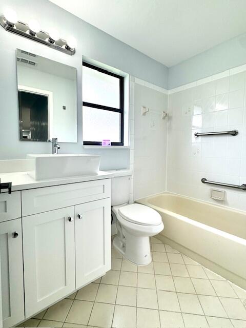 142 La Mancha Avenue